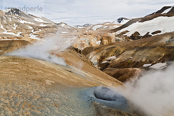 Bunte Hügel und farbigen Rhyolith-Berge des Gletschers und Geothermalgebietes Kerlingarfjöll  Island  Europa