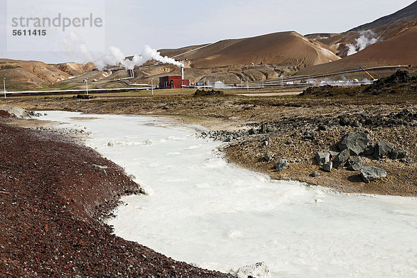 Verteilerstation vom Geothermalkraftwerk Kröfluvirkjun am Vulkan Krafla im Geothermalgebiet der Leirhnjukur-Spalte im Norden von Island  Europa