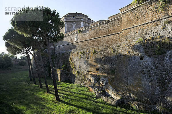 Burg mit Festungsmauer Forte Sangallo bzw. Rocca dei Borgia  16. Jh.  Civita Castellana  Latium  Italien  Europa