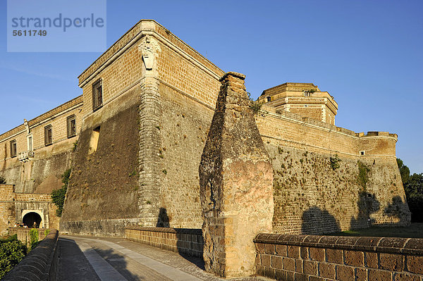 Burg mit Festungsmauer Forte Sangallo bzw. Rocca dei Borgia  16. Jh.  Civita Castellana  Latium  Italien  Europa