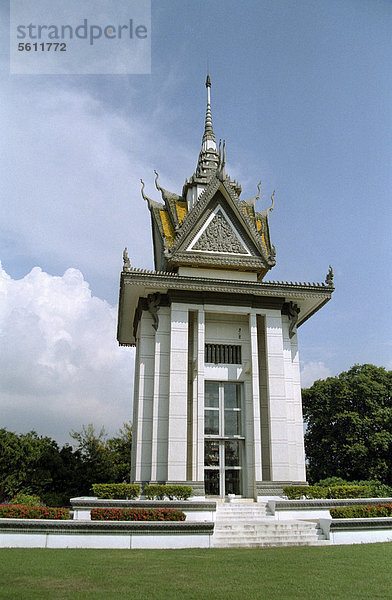 Turm-Monument auf den Killing Fields nahe Phnom Penh  Kambodscha  Südostasien