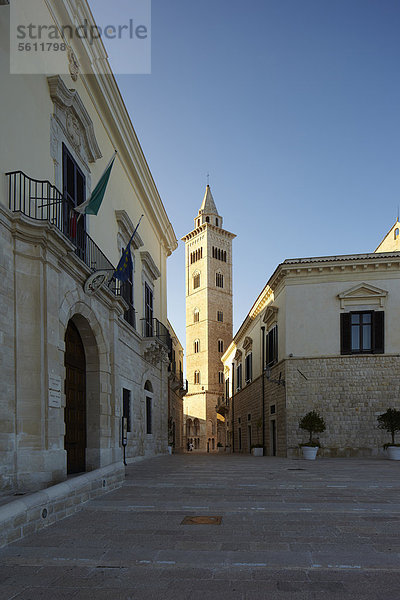 Turm der Kathedrale San Nicola Pellegrino in Trani  Apulien  Italien  Europa