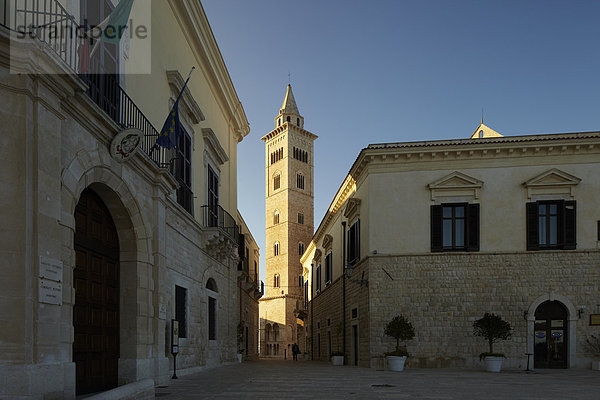 Turm der Kathedrale San Nicola Pellegrino in Trani  Apulien  Italien  Europa