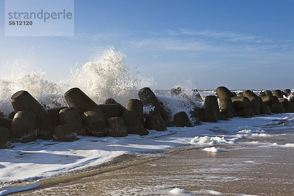 Brandung und Tetrapoden  Hörnum  Sylt  Schleswig-Holstein  Deutschland  Europa