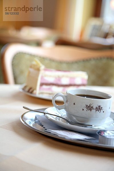 Kaffee und Kuchen in einem Cafe