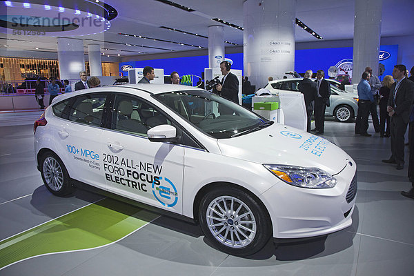 Der 2012 Ford Focus  Elektroauto  auf einem Stand der Automesse North American International Auto Show  Detroit  Michigan  USA
