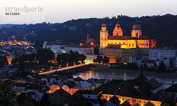 Dom St. Stephan  Inn mit Marienbrücke  Passau  Niederbayern  Bayern  Deutschland  Europa  ÖffentlicherGrund