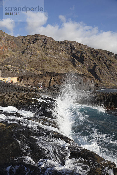 Brandung  Landschaftsschutzgebiet Tamanca  Küste in El Remo  La Palma  Kanaren  Kanarische Inseln  Spanien  Europa