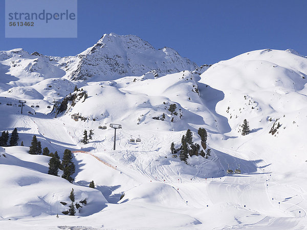 Sesselliftbahn im Skigebiet am Kaunertaler Gletscher  Kaunertal  Feichten  Tiroler Oberland  Tirol  Österreich  Europa