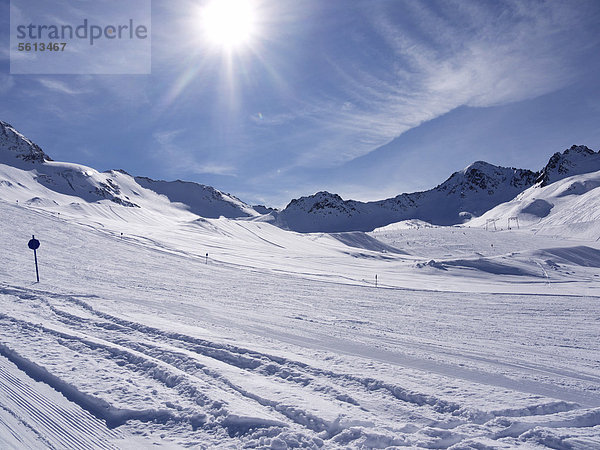 Skipisten im Skigebiet am Kaunertaler Gletscher  Kaunertal  Feichten  Tirol  Österreich  Europa