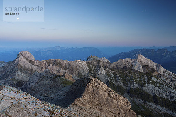 Der Alpstein mit dem Altmanngipfel zu Vollmondaufgang  Appenzell Ausserrhoden  Schweiz  Europa  ÖffentlicherGrund