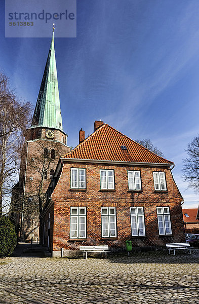 Kirche St. Lorenz und Gemeindehaus in Travemünde  Schleswig-Holstein  Deutschland  Europa