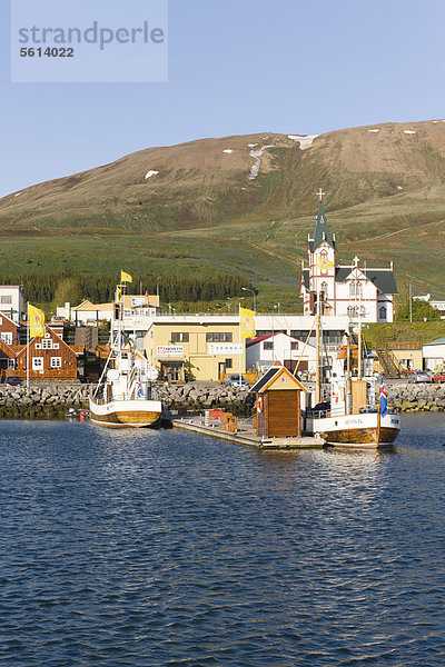 Boote zur Walbeobachtung  Husavik  Island  Nordeuropa  Europa