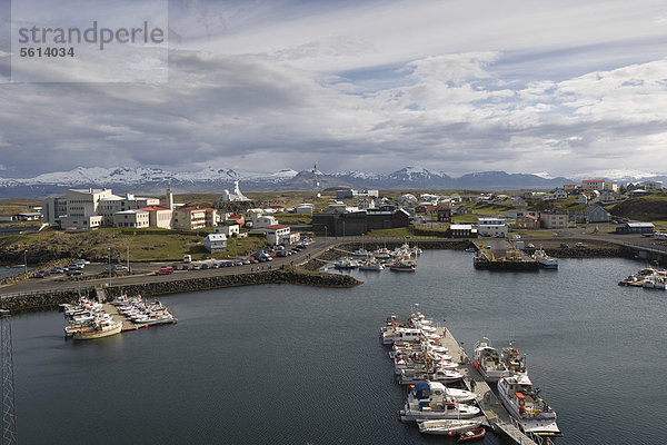 Ort und Hafen von StykkishÛlmur  Island  Nordeuropa  Europa