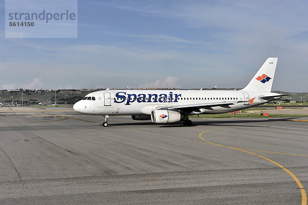 Spanair-Jet  beim Start  Flughafen Palma de Mallorca  Mallorca  Spanien  Europa