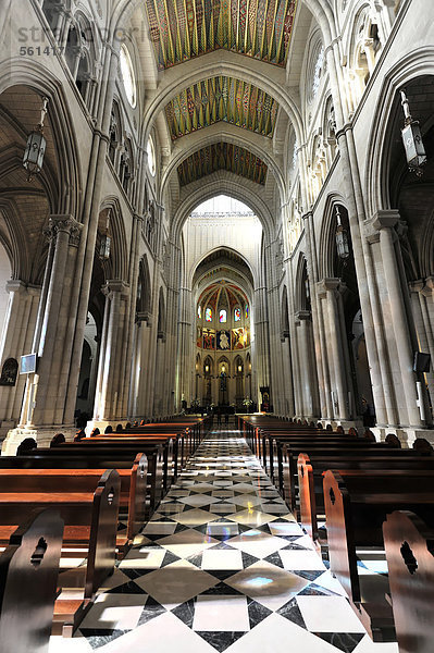 Innenansicht  Catedral de Nuestra SeÒora de la Almudena  Santa MarÌa la Real de La Almudena  Almudena-Kathedrale  Madrid  Spanien  Europa