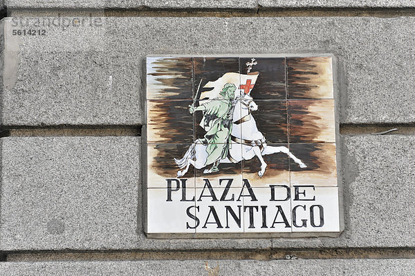 Plaza de Santiago  Straßenschild aus Kacheln  Madrid  Spanien  Europa