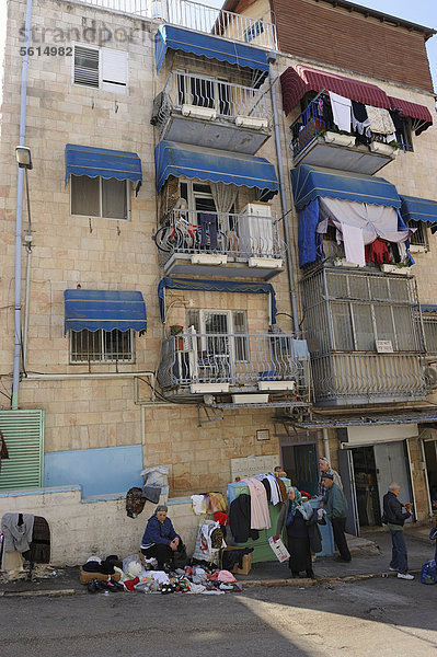 Jerusalem Hauptstadt Städtisches Motiv Städtische Motive Straßenszene Straßenszene gebraucht Frau Kleidung Gebäude Straße Balkon frontal verkaufen Nachbarschaft Naher Osten Israel Markt