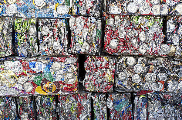 Gepresste Getränkedosen  Recycling