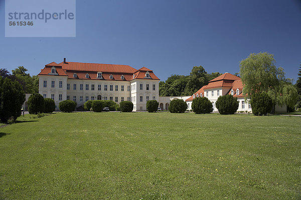 Schloss Nischwitz bei Wurzen  Hofseite  Sächsisches Burgen- und Heideland  Sachsen  Deutschland  Europa