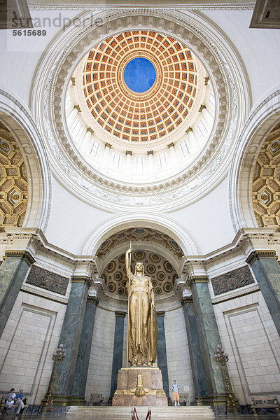 Statue der Republik im Kapitol  El Capitolio  dem Sitz der Kubanischen Akademie der Wissenschaften  Havanna  Kuba  Mittelamerika