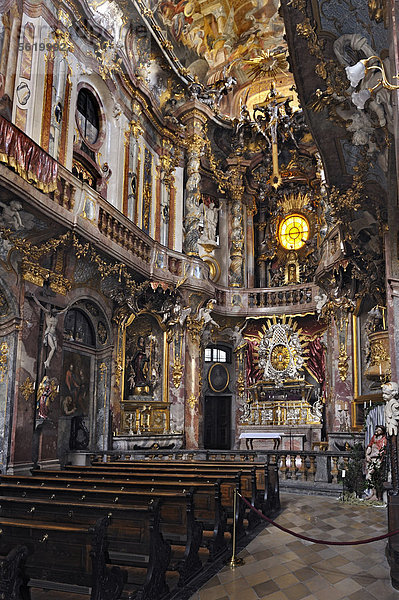 Die spätbarocke Asamkirche  offiziell St.-Johann-Nepomuk-Kirche  von 1733 - 1746 von den Brüdern Asam errichtet  Sendlinger Straße  München  Bayern  Deutschland  Europa