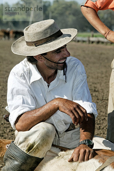 Gaucho auf der Estancia San Isidro del Llano bei Carmen Casares  Provinz Buenos Aires  Argentinien  Südamerika