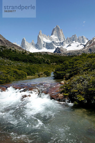 Monte Fitz Roy in der Nähe von El Chalten  Gebirgskette  Nationalpark Los Glaciares  UNESCO Weltkulturerbe  Provinz Santa Cruz  UNESCO Weltkulturerbe  Patagonien  Argentinien  Südamerika
