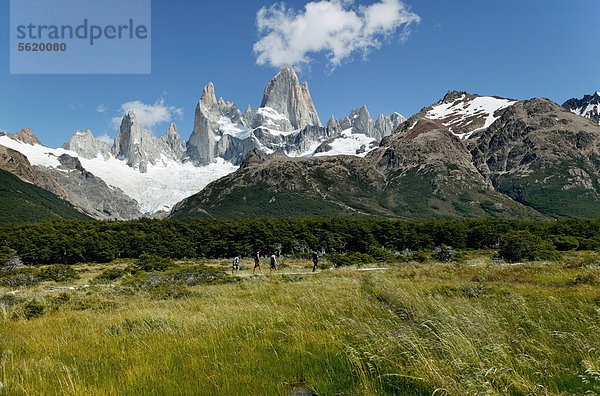 Monte Fitz Roy in der Nähe von El Chalten  Gebirgskette  Nationalpark Los Glaciares  UNESCO Weltkulturerbe  Provinz Santa Cruz  UNESCO Weltkulturerbe  Patagonien  Argentinien  Südamerika