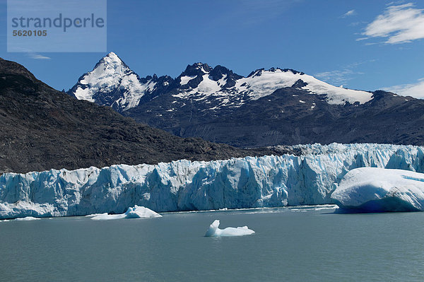 Lago Argentino mit dem Upsala Gletscher  Nationalpark Los Glaciares  UNESCO Weltkulturerbe  Gebirgskette  Provinz Santa Cruz  Patagonien  Argentinien  Südamerika
