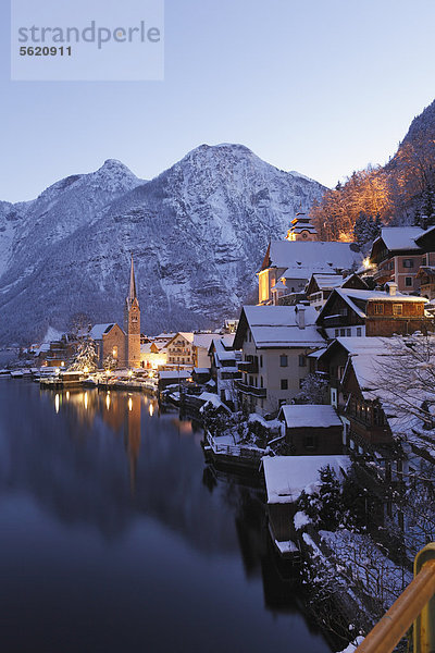 Hallstatt  Hallstätter See  Salzkammergut  Oberösterreich  Österreich  Europa  ÖffentlicherGrund