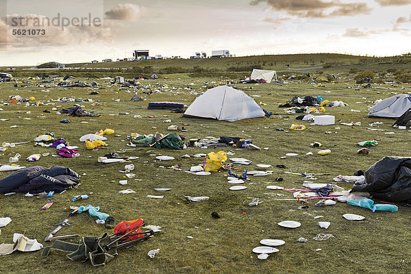 Felsbrocken  Europa  Mensch  Menschen  Gerät  camping  Zelt  Verschwendung  jung  Vernichtung  Wohnsiedlung  Island  Klassisches Konzert  Klassik  zerbrochen  Konzert