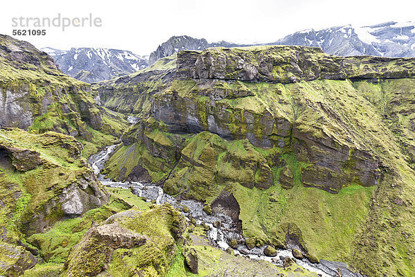 Berge und Schluchten des zerklüfteten Bergrückens _Ûrsmörk  Thorsmörk  unterhalb vom Vulkan und Gletscher Eyjafjallajökull  Island  Europa