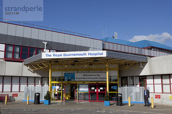 Royal Bournemouth Hospital  Haupteingang des Krankenhauses  Bournemouth  Dorset  England  Großbritannien  Europa