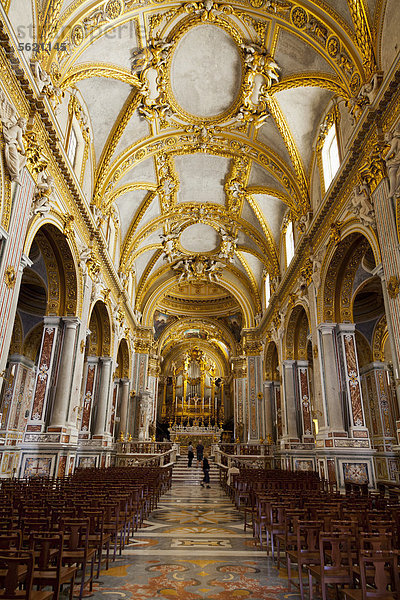 Innenansicht  Basilika-Kathedrale des Klosters Monte Cassino oder Montecassino  Cassino  Latium  Italien  Europa
