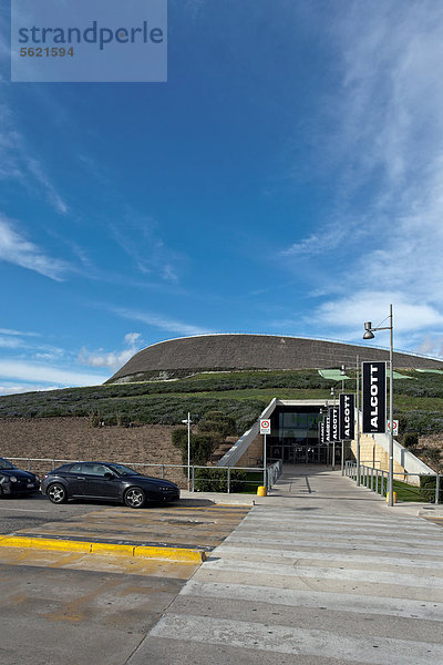 Das Il Vulcano Buono Einkaufs- und Freizeitzentrum  mit Dachgarten  von Architekt Renzo Piano  Nola  Kampanien  Italien  Europa