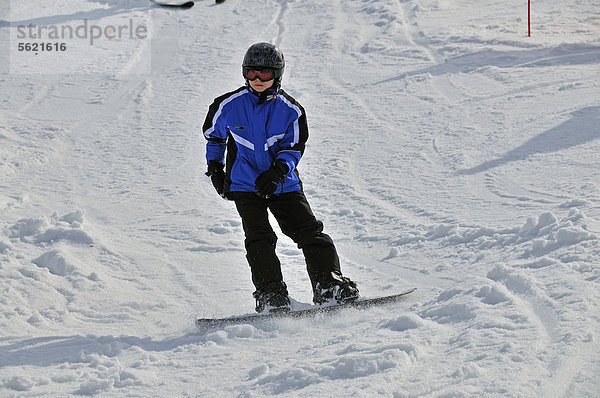 Elfjähriger Snowboarder  Söllereck  Oberstdorf  Allgäuer Alpen  Oberallgäu  Bayern  Deutschland  Europa  ÖffentlicherGrund