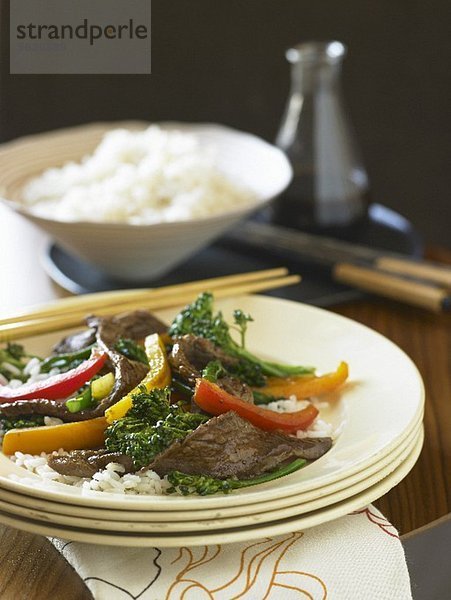 Rindfleisch mit Paprika & Brokkoli auf Reis