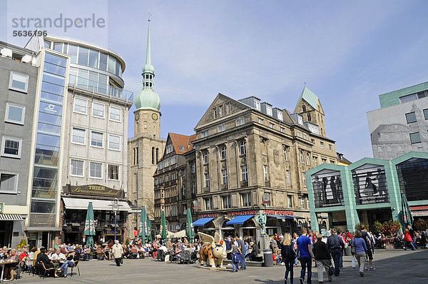 Alter Markt  Platz  Straßencafe  Reinoldikirche  St Reinoldi  Innenstadt  Dortmund  Nordrhein-Westfalen  Deutschland  Europa