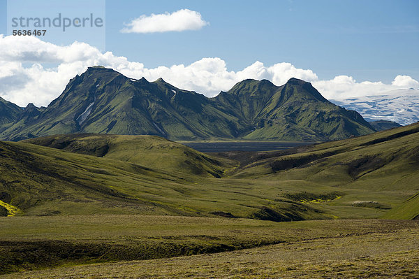 Mit Moos bedeckte Berge am Wanderweg Laugavegur  ¡lftavatn-Emstrur  Hochland  Island  Europa