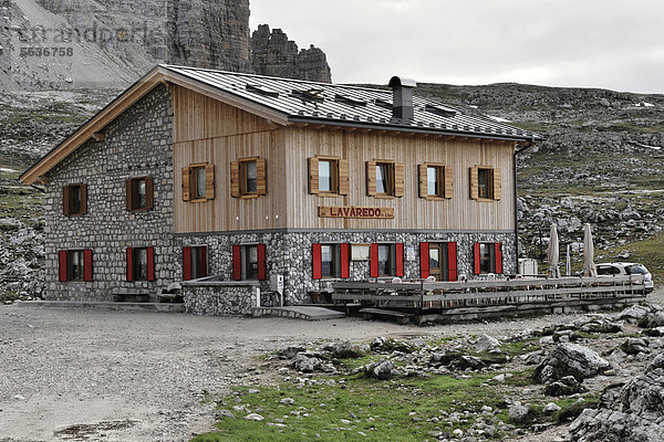 Lavaredo-Hütte  2344m  Drei-Zinnen-Wanderweg  Sextener Dolomiten  Italien  Europa