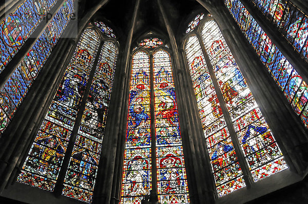 Farbige Kirchenfenster  Glasmalereien  Kathedrale Saint-…tienne  erbaut zwischen 1220 und 1520  Metz  Lothringen  Lorraine  Frankreich  Europa