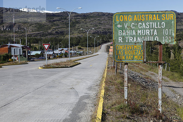 Chilenisches Straßenschild an der Carretera Austral  Ruta CH7  Panamericana Highway  Villa de Castillo  Bahia Murta  Rio Tranquilo  Region de Aysen  Patagonien  Chile  Südamerika  Amerika