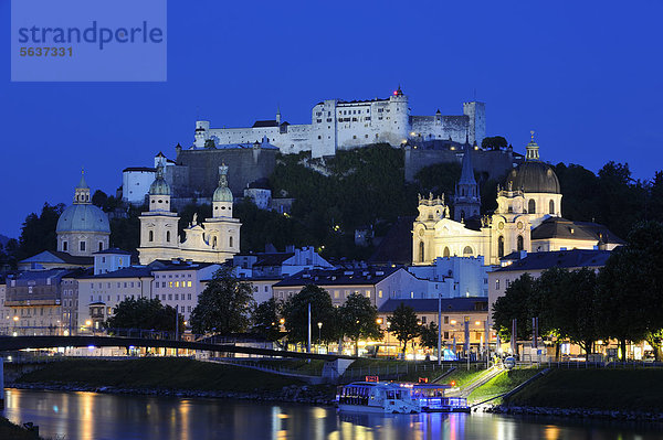 Altstadt mit Kollegienkirche  Dom und Festung Hohensalzburg  Fluss Salzach  Salzburg  Österreich  Europa  ÖffentlicherGrund