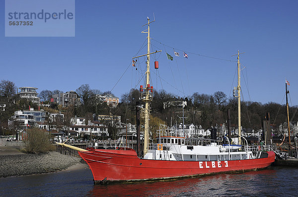 Schiff im Hamburger Hafen  Hamburg  Deutschland  Europa