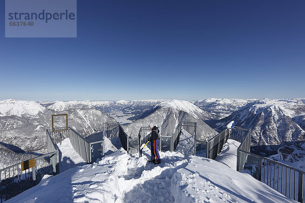 Aussichtsplattform Five Fingers  Welterbeblick am Krippenstein  Blick über Hallstätter See und Sarstein  Salzkammergut  Oberösterreich  Österreich  Europa  ÖffentlicherGrund