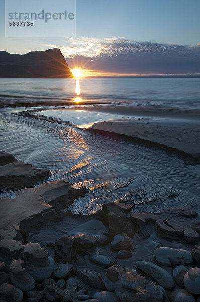 Sonnenuntergang  Mündung des Baches Horn· in Hlö_uvÌk  Hlöduvik  Hornstrandir  Westfjorde  Island  Europa