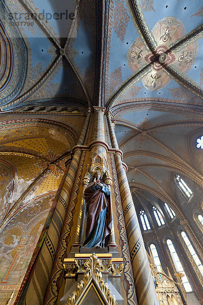Wand-Fresken im Inneren der Matthias-Kirche  Burgberg in Budapest  Ungarn  Europa