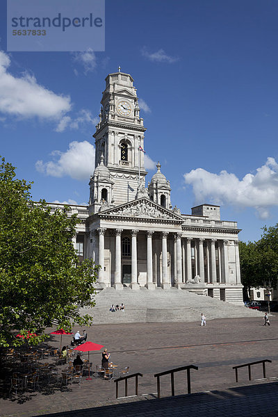 Die Guildhall in Portsmouth  Guildhall Square  Portsmouth  Hampshire  England  Großbritannien  Europa