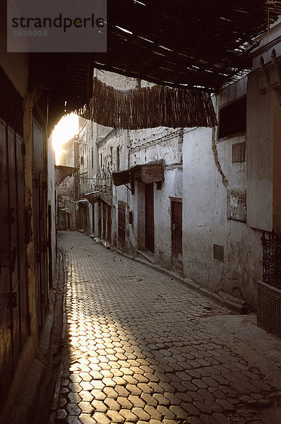 über  aufwärts  Gasse  Dorf  Sonne